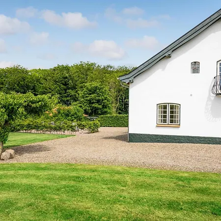 3 Bedroom Cozy In *
